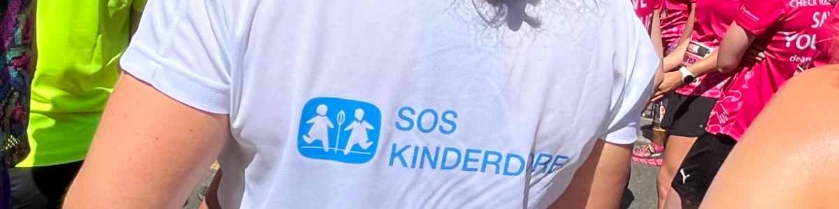 Coureuse pour SOS Villages d'Enfants à la Course Féminine Suisse 2024